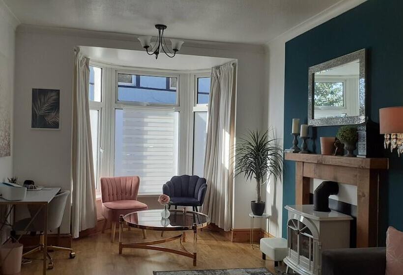 레지던스 Lovely 3 Bed House In Bridgend 7min From Porthcawl