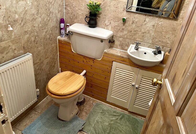 Резиденция Stunning 3 Bed House In Enfield, Can Sleep 10