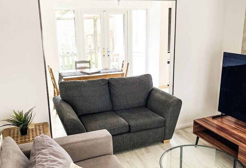 레지던스 Stunning 3 Bed House In London With Free Parking