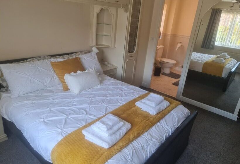 إقامة Stunning 4 Bed House In Walsall