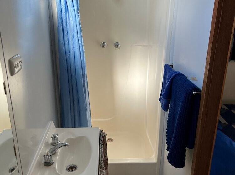 استراحتگاه Broken Hill Outback View Holiday Park