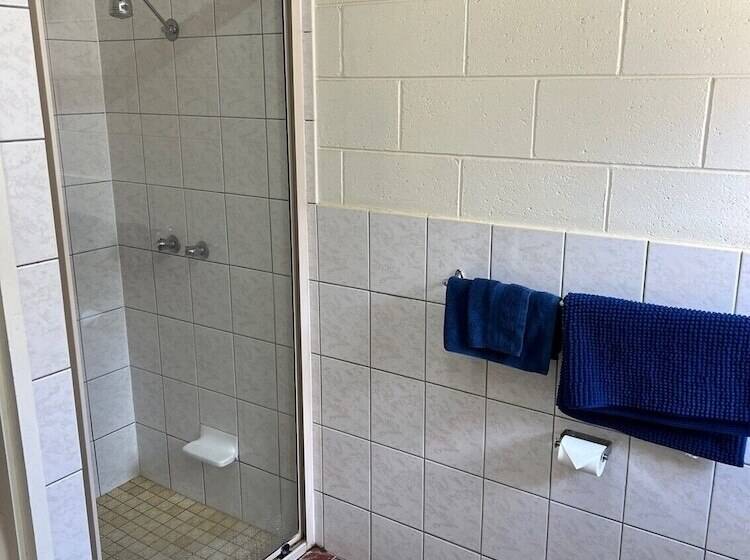 استراحتگاه Broken Hill Outback View Holiday Park