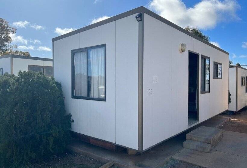 استراحتگاه Broken Hill Outback View Holiday Park
