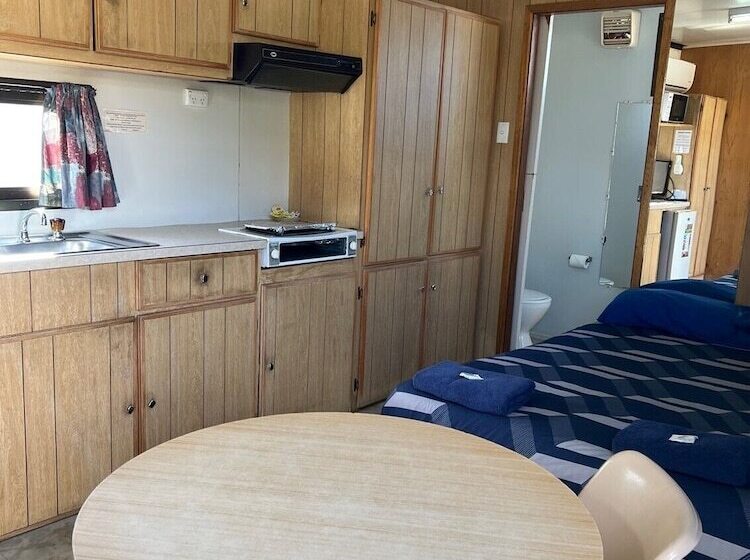 منتجع Broken Hill Outback View Holiday Park