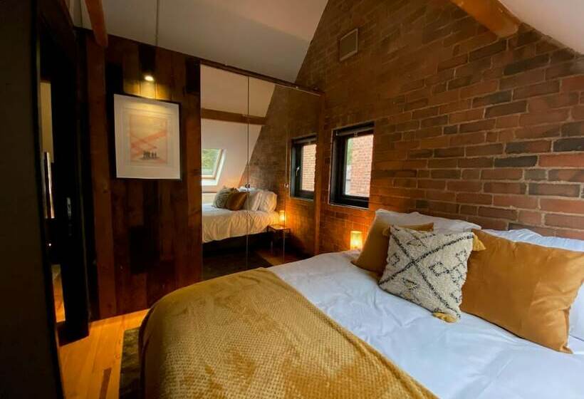 Stunning 3bd Character House Near Coleshill