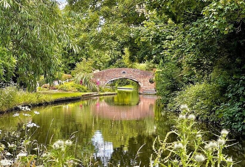 The Hyde Dovecote Kinver, Pet Friendly Holiday Let