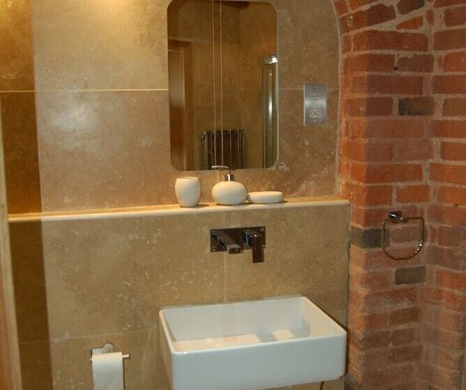 The Hyde Dovecote Kinver, Pet Friendly Holiday Let