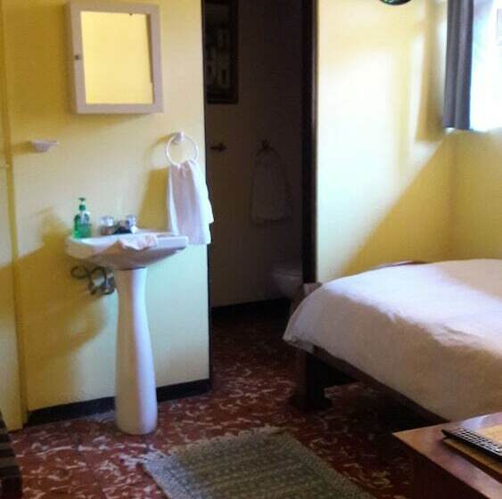 مبيت وإفطار Dobson Manor