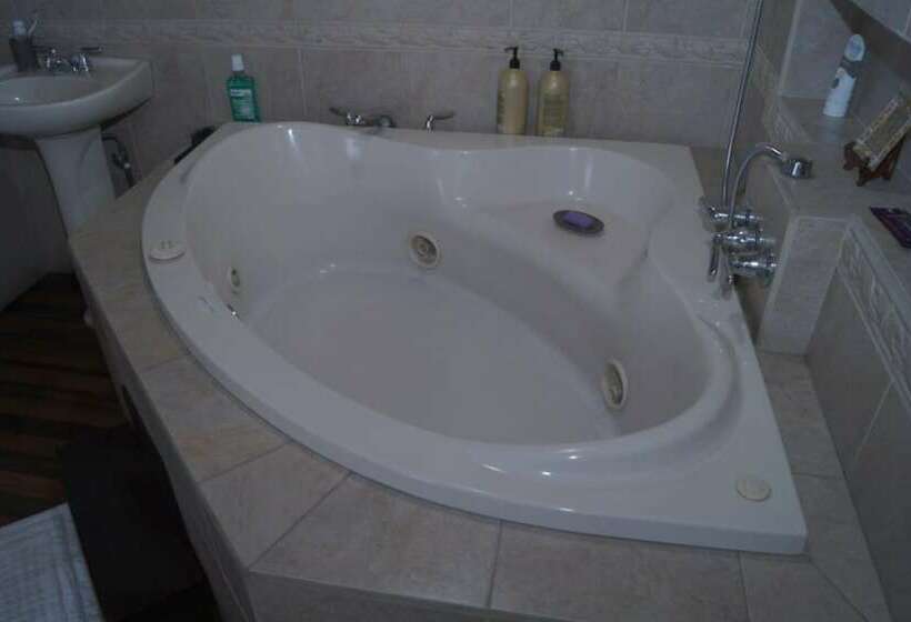 مبيت وإفطار Dobson Manor