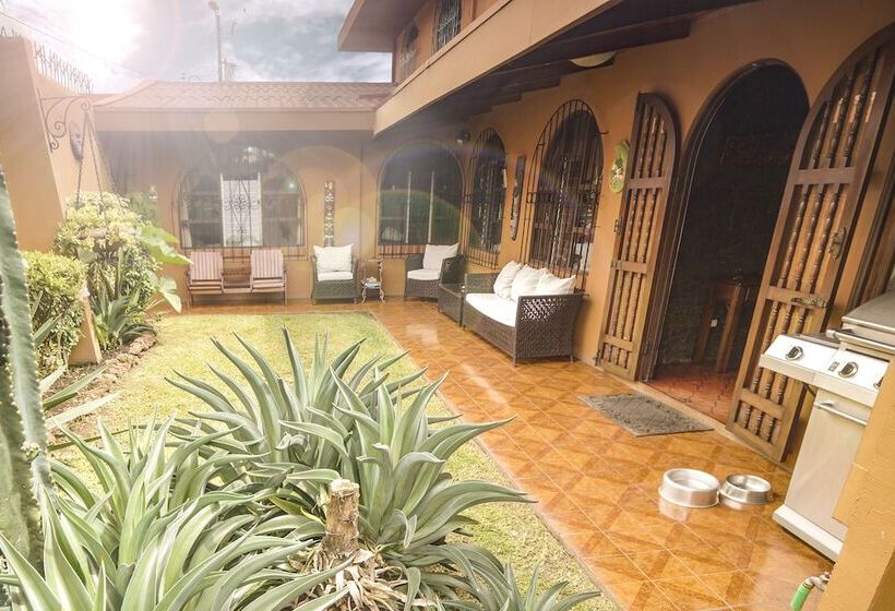 مبيت وإفطار Dobson Manor