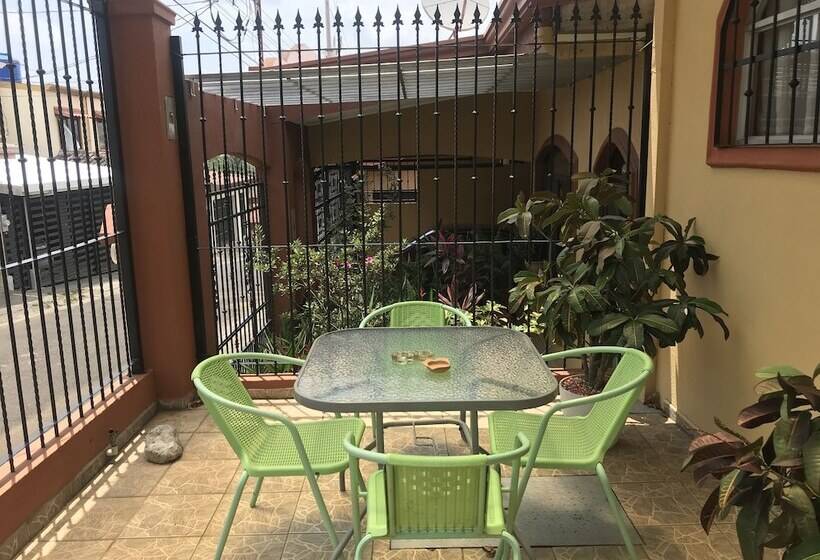 مبيت وإفطار La Casa Del Suizo