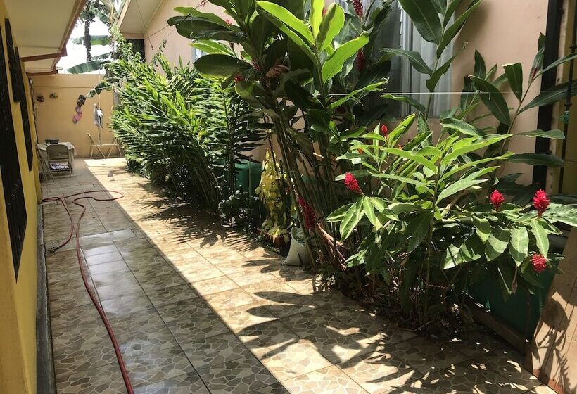 مبيت وإفطار La Casa Del Suizo