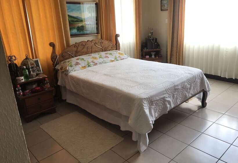 مبيت وإفطار La Casa Del Suizo