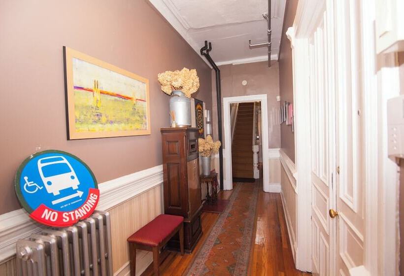 مبيت وإفطار Saint Nicholas Inn Guesthouse