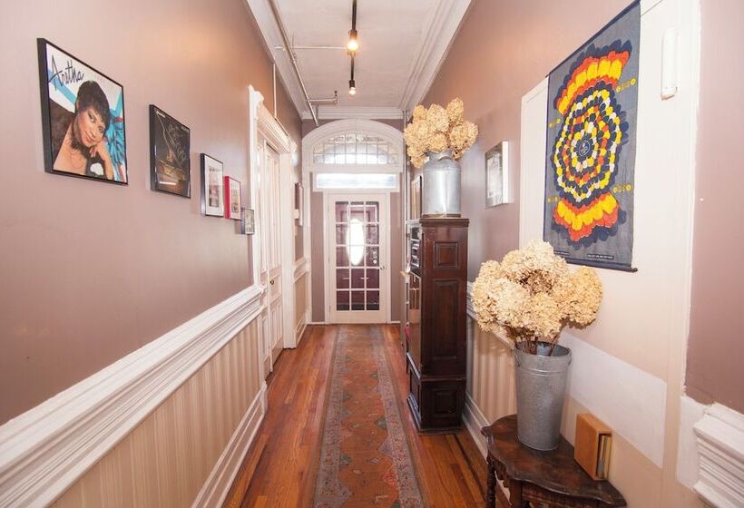 مبيت وإفطار Saint Nicholas Inn Guesthouse