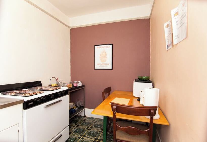 مبيت وإفطار Saint Nicholas Inn Guesthouse