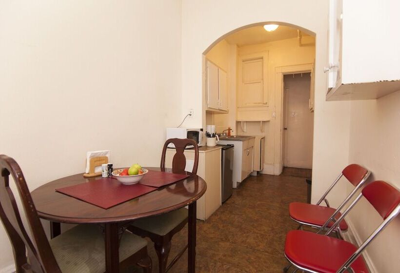 مبيت وإفطار Saint Nicholas Inn Guesthouse