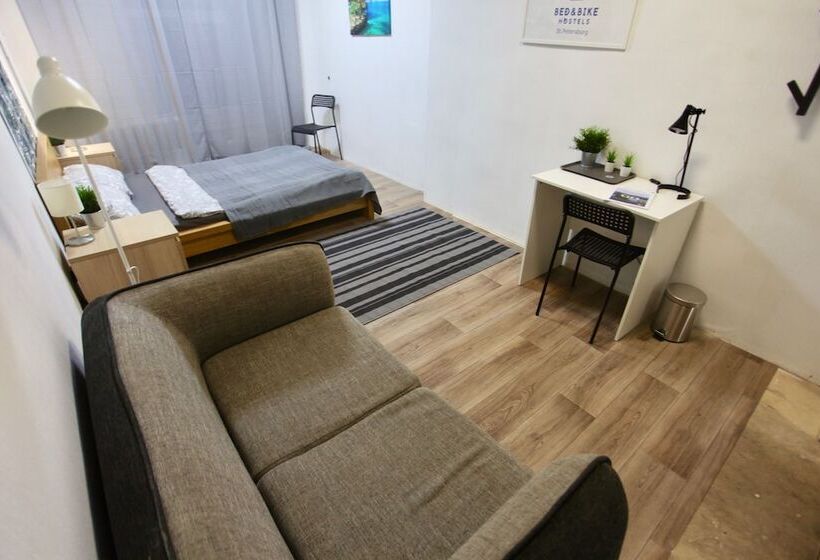 Bedandbike Loft Hostel