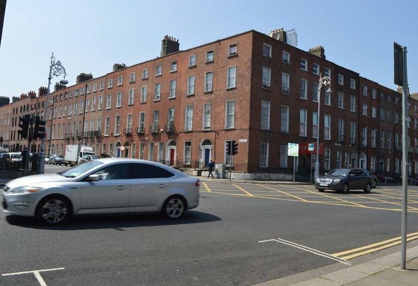 Blue Horseshoe   Hostel