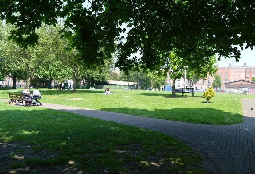 Blue Horseshoe   Hostel