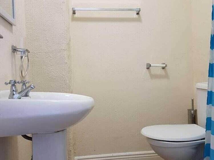 Blue Horseshoe   Hostel