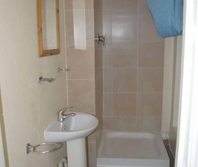 Blue Horseshoe   Hostel