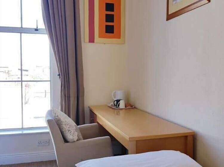 Blue Horseshoe   Hostel