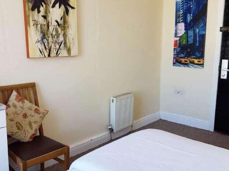 Blue Horseshoe   Hostel