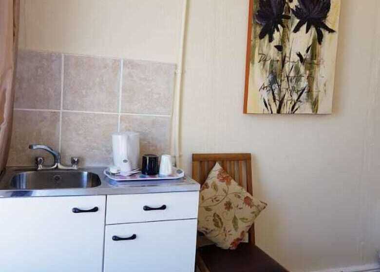 Blue Horseshoe   Hostel