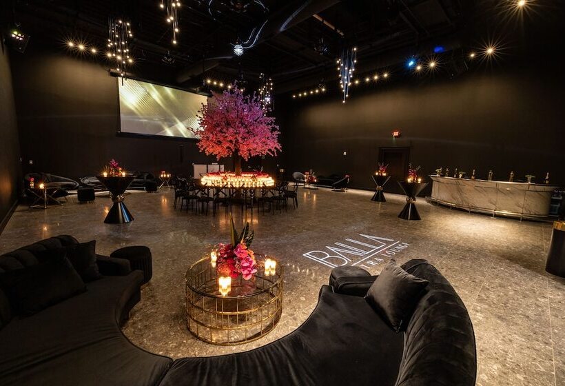 Cambria Hotel Detroit Downtown