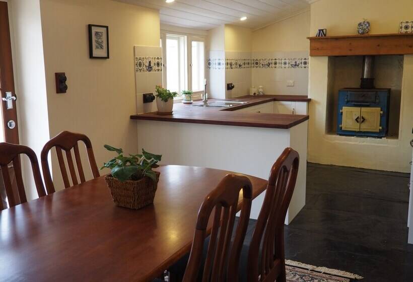 Cobblers Cottage B & B Accommodation