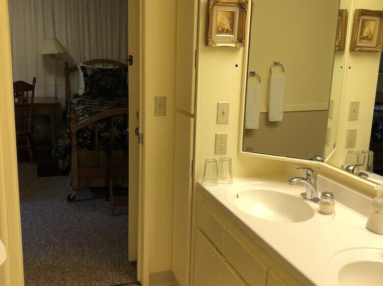 Deal S Bed & Breakfast Inn