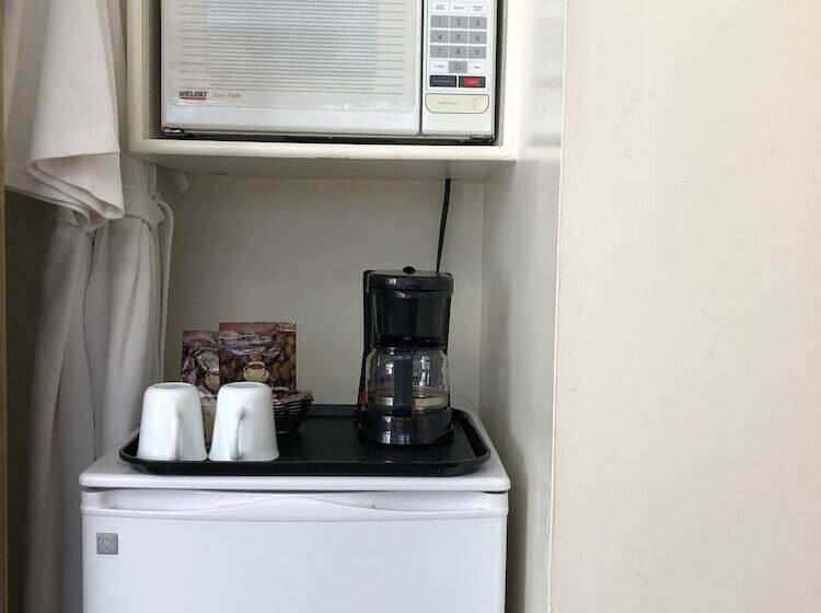 Deal S Bed & Breakfast Inn