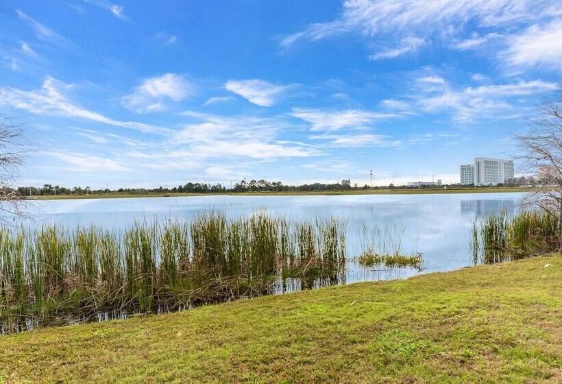 Fresh And Remodeled In Vista Cay! Townhome   3br/3.5ba 3vc045