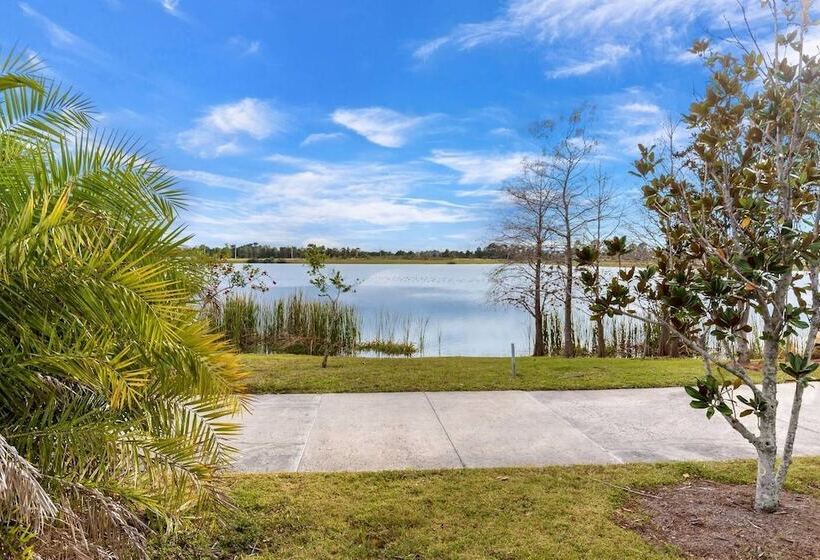 Fresh And Remodeled In Vista Cay! Townhome   3br/3.5ba 3vc045