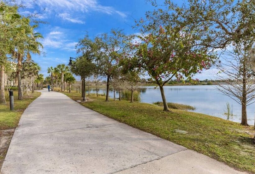 Fresh And Remodeled In Vista Cay! Townhome   3br/3.5ba 3vc045