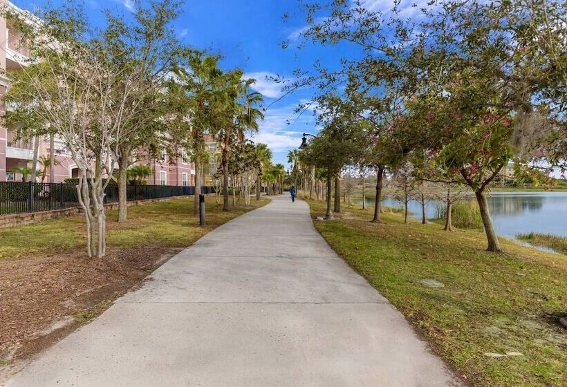 Fresh And Remodeled In Vista Cay! Townhome   3br/3.5ba 3vc045