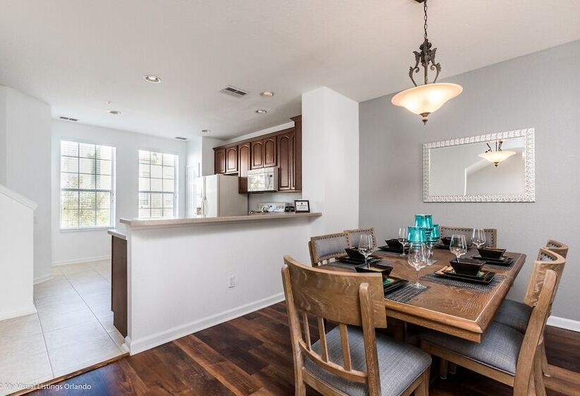 Fresh And Remodeled In Vista Cay! Townhome   3br/3.5ba 3vc045