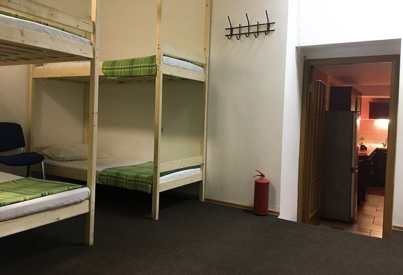 Gnezdo Novoslobodskaya Hostel