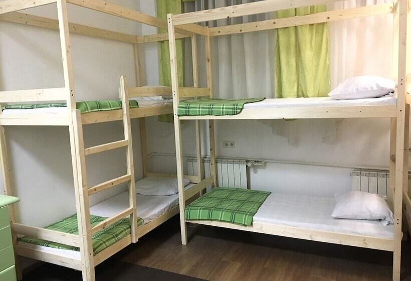 Gnezdo Novoslobodskaya Hostel