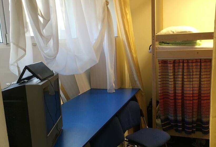 Gnezdo Novoslobodskaya Hostel