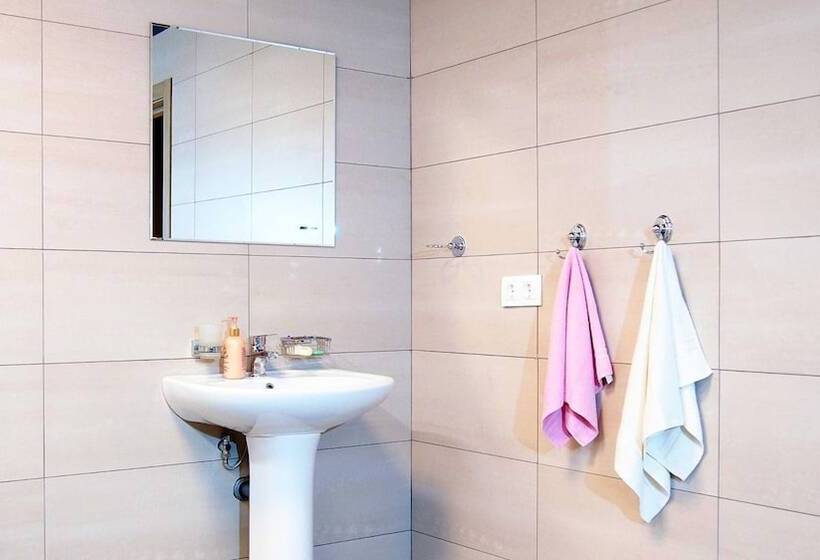 Guest House Opaliha Loft Rooms   Hostel