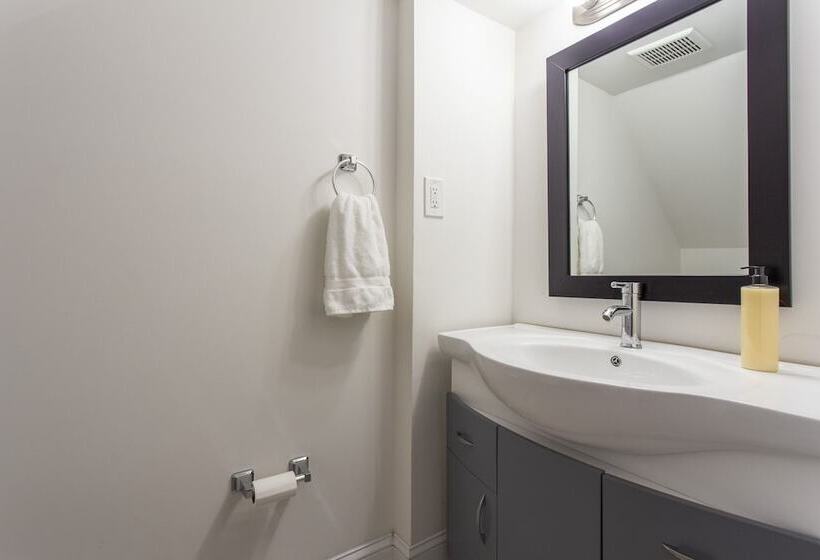 Home Away From Home Grad Hospital Gem With Patio