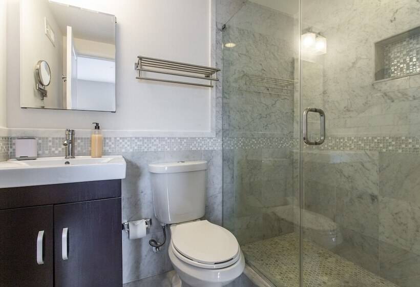 Home Away From Home Grad Hospital Gem With Patio