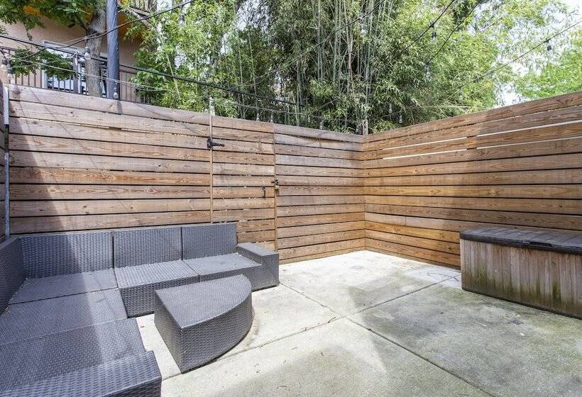 Home Away From Home Grad Hospital Gem With Patio