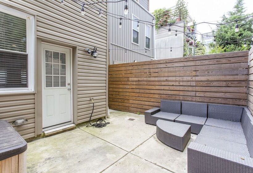 Home Away From Home Grad Hospital Gem With Patio