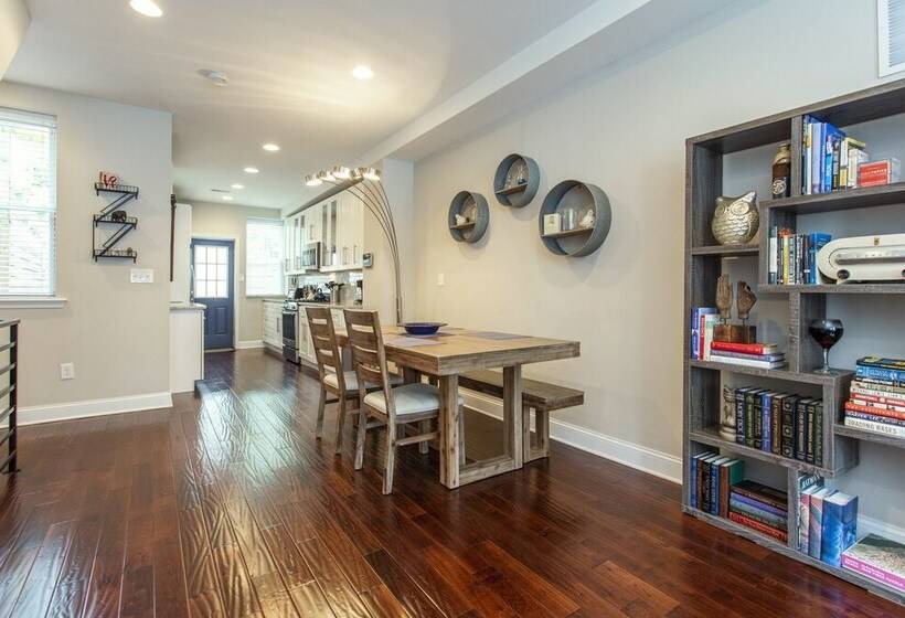 Home Away From Home Grad Hospital Gem With Patio