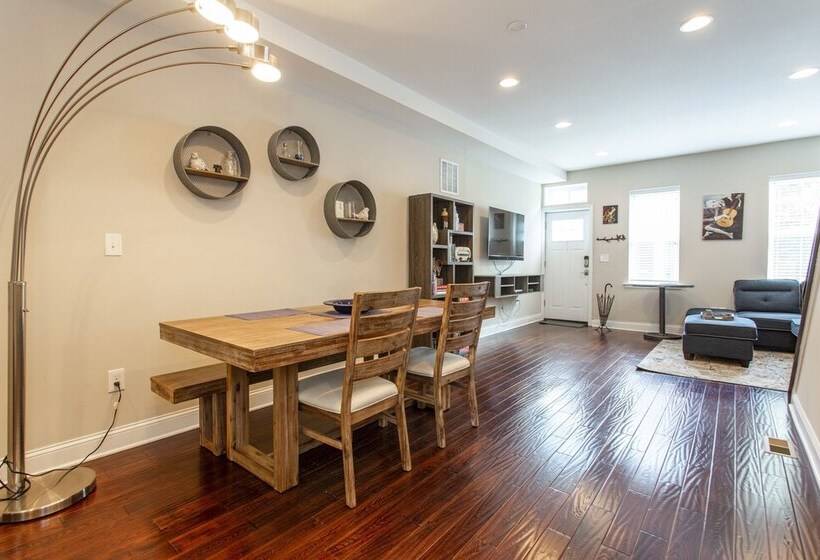 Home Away From Home Grad Hospital Gem With Patio