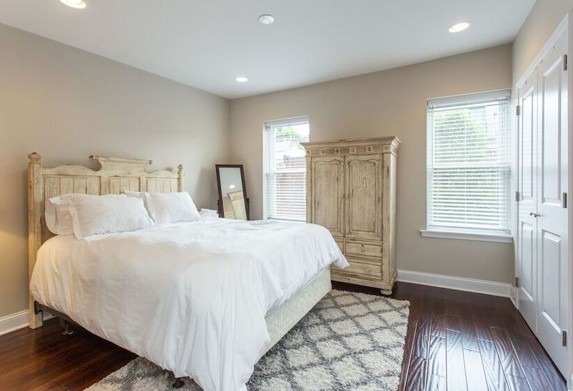 Home Away From Home Grad Hospital Gem With Patio