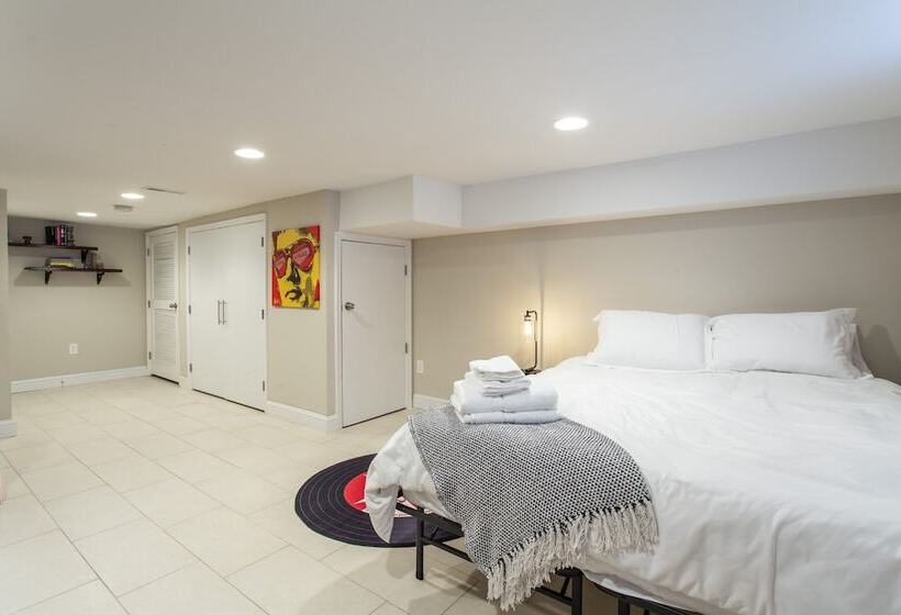 Home Away From Home Grad Hospital Gem With Patio